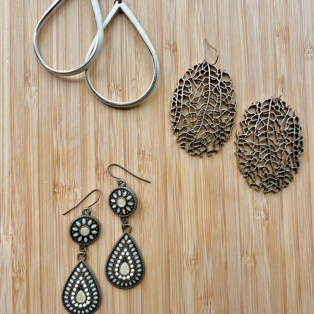 Elegant Bronze Earrings Set